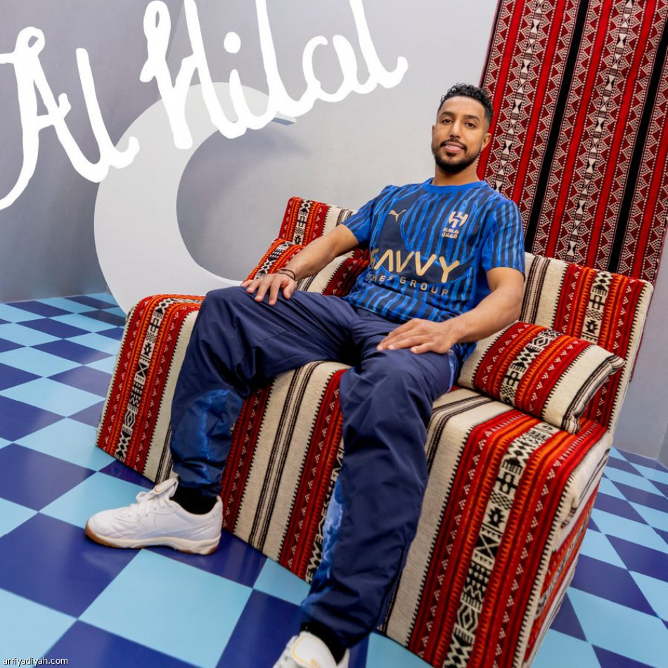 الهلال يكشف عن الطقم الجديد