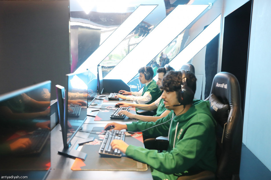 الأخضر مع الشهري.. 
الثلاثية السادسة