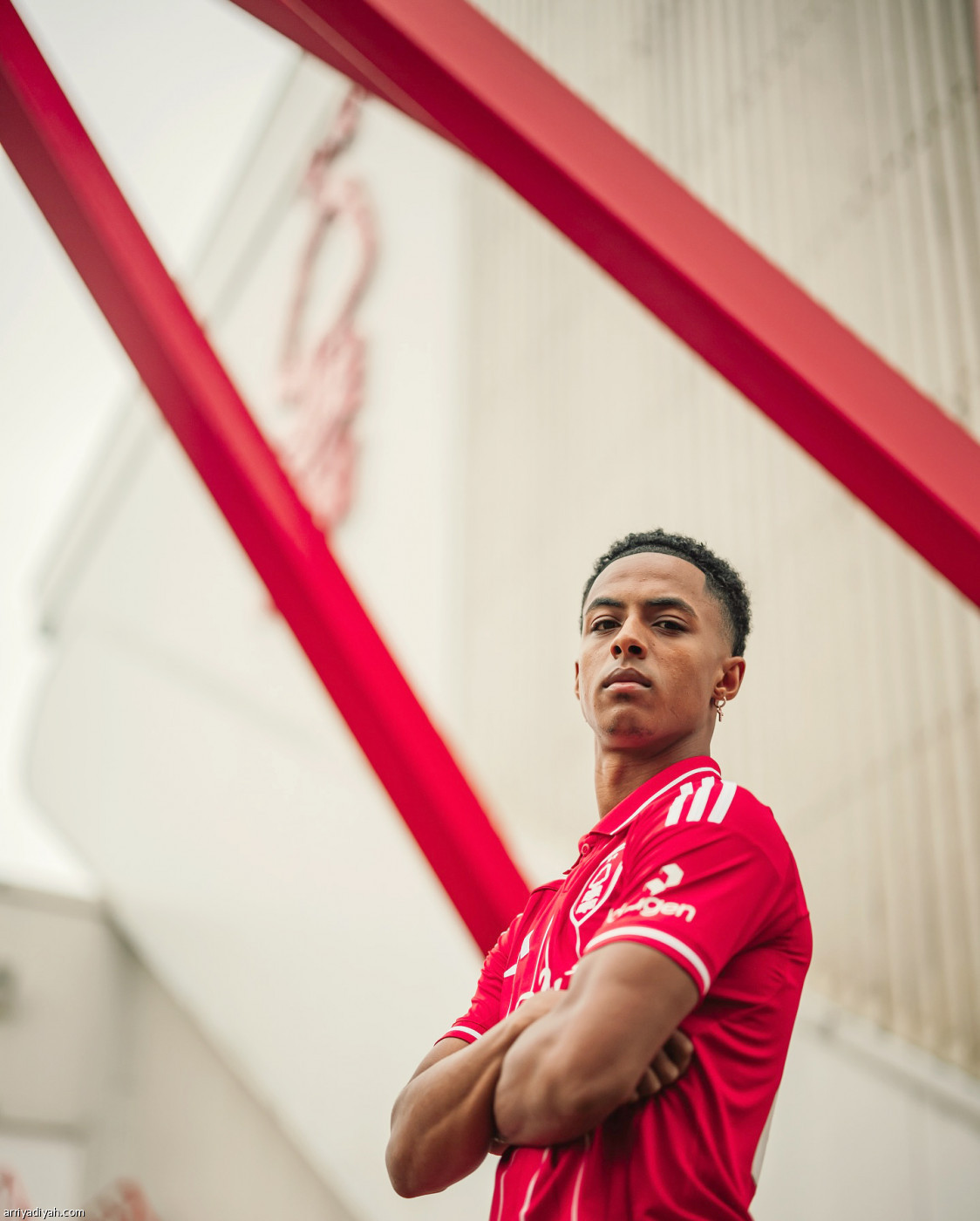 هاتشينسون.. صفقة قياسية