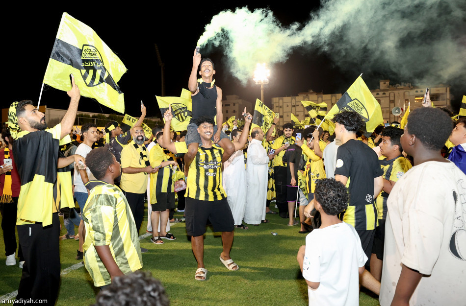 احتفالية الاتحاديين.. هتافات وألعاب نارية ونمور